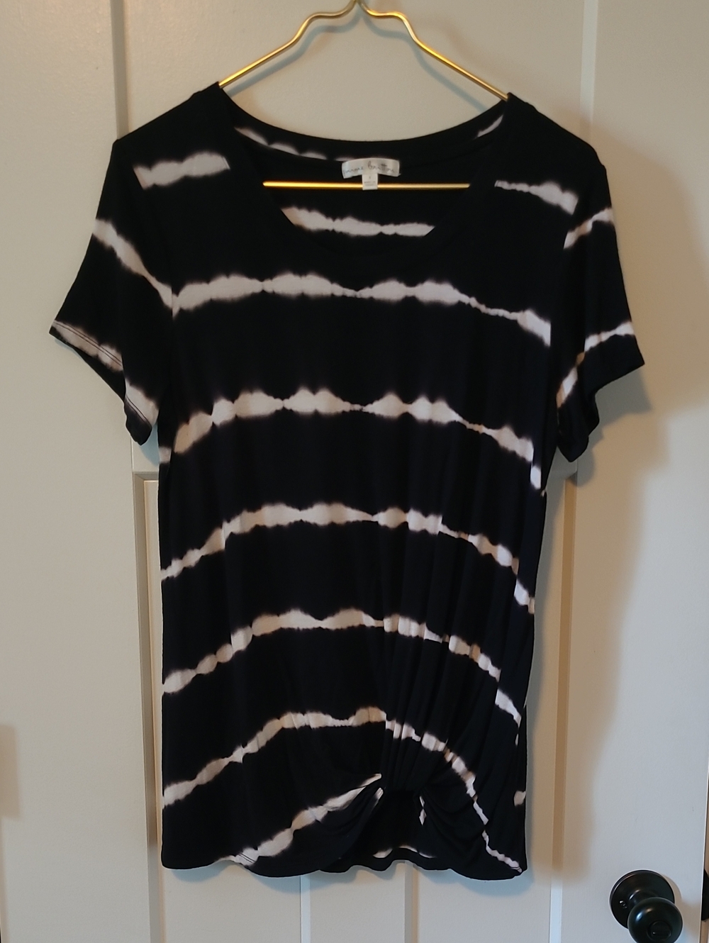 nine britton Black and White Tie-Dye Short Sleeve Top